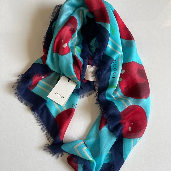 AUTHENTIC NWT GUCCI SHAWL / SCARF - Picture 2 of 13
